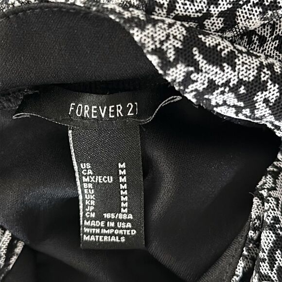 Forever 21 Floral Black White Dress Mock Neck Short Sleeves Ruched M Lining - Picture 10 of 10